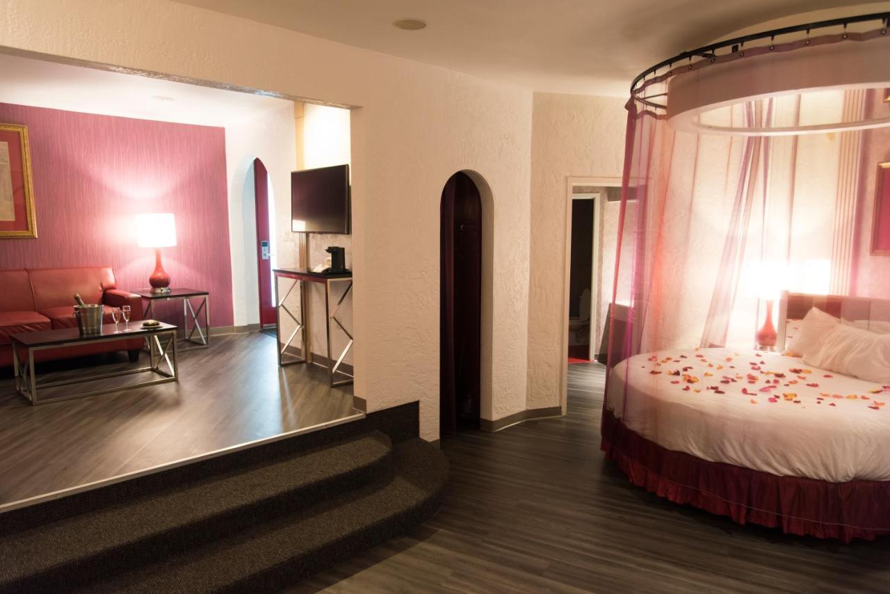 Pocono Palace 3* East Stroudsburg